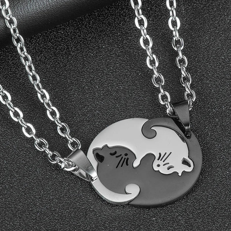 Animal Pendant Black White Cat Stitching Necklace Simple Friendship Gift Heart Shape Gold White Cat Couple Jewelry Necklace 2022