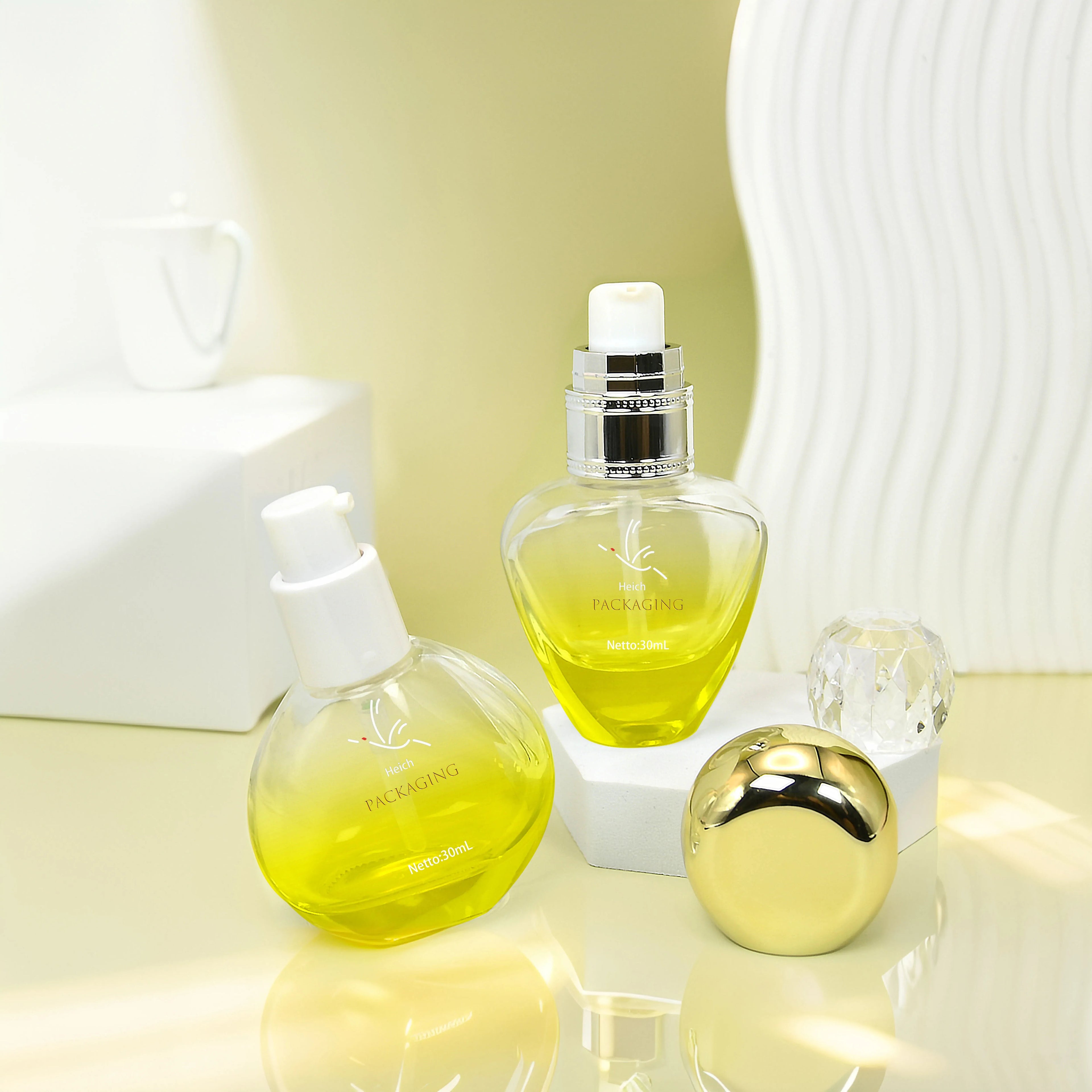 Custom 30ml Glass Cosmetics Packaging Containers with Lotion Pump Serum Bottle with Screw Cap for Face Cream and Skin Care