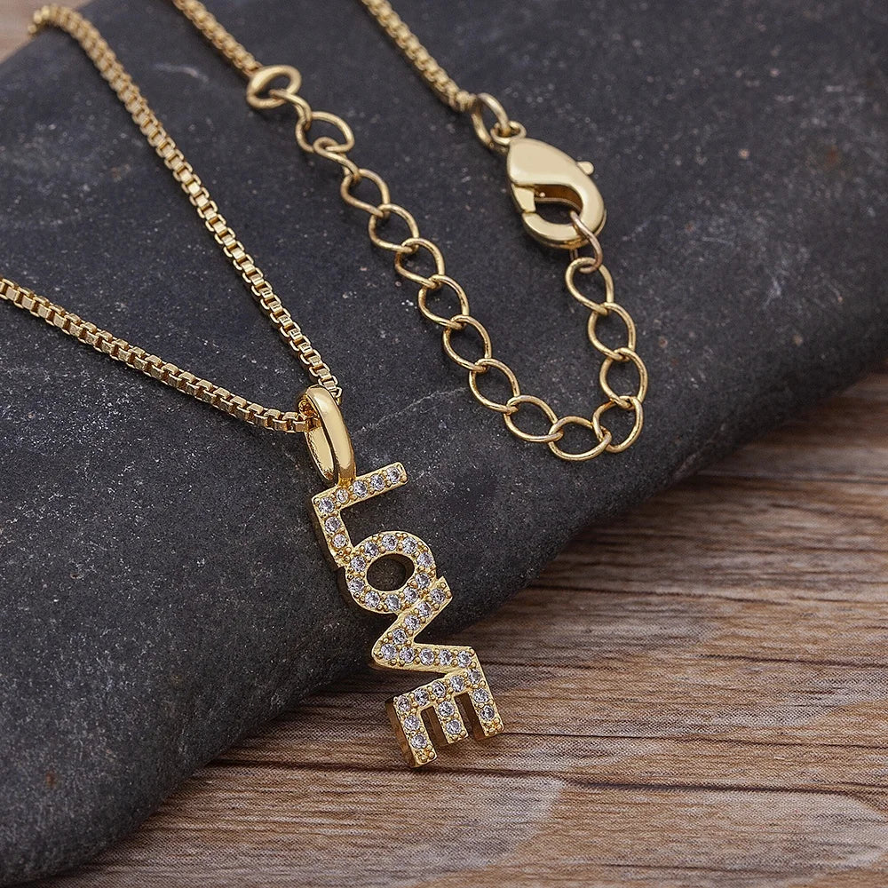 QIKU Hot Classic Letter Word Mom Love Mama Pendant Necklace Chain Party Lover Friend Relatives Gift Gold Color Copper CZ Jewelry