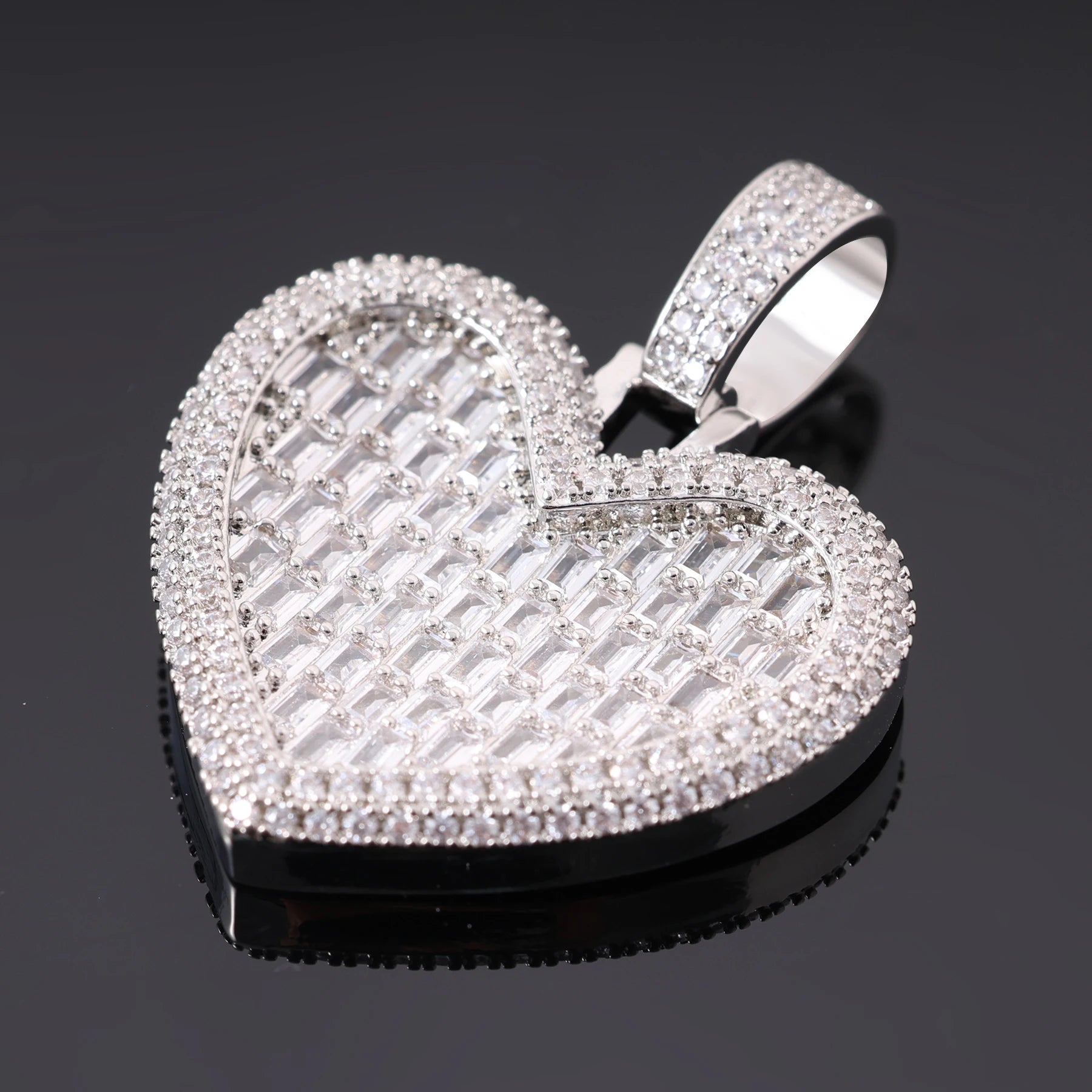 Top Icy Iced Out Baguette Small Heart Pendant Brass 18K Gold Plated CZ Fashion Jewelry Pendants Cute Necklace for Women