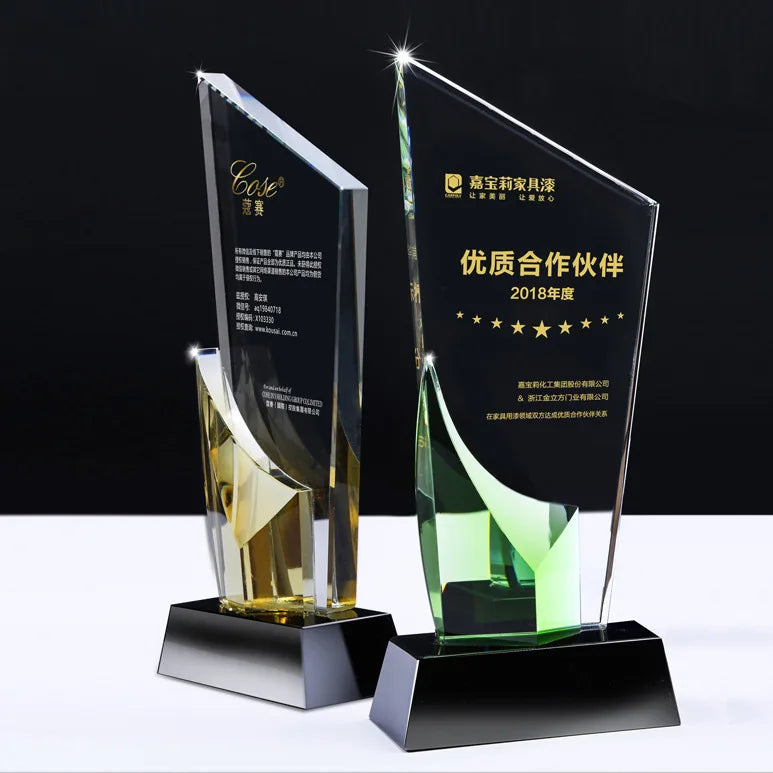 Customized logo Creative Gold Blade Crystal Trophy Wholesale Cheerleader Crystal Trophy for Business Celebration Souvenirs