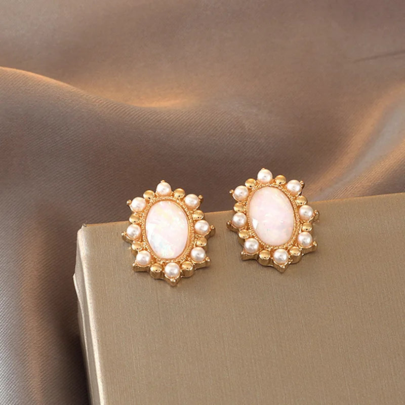 Vintage Baroque Style Geometric Oval Round Stud Earring Gold Plated Pearl Earring for Trendy Anniversaries