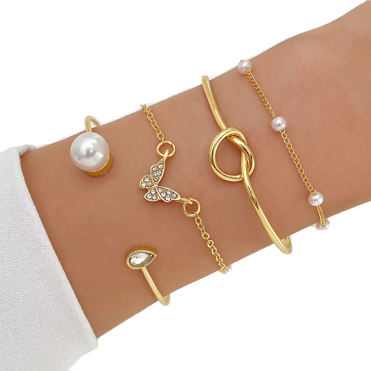High-End Trendy Gold Plated Butterfly Charm Bracelet for Women-Simple Zircon Style Wholesale Accessories
