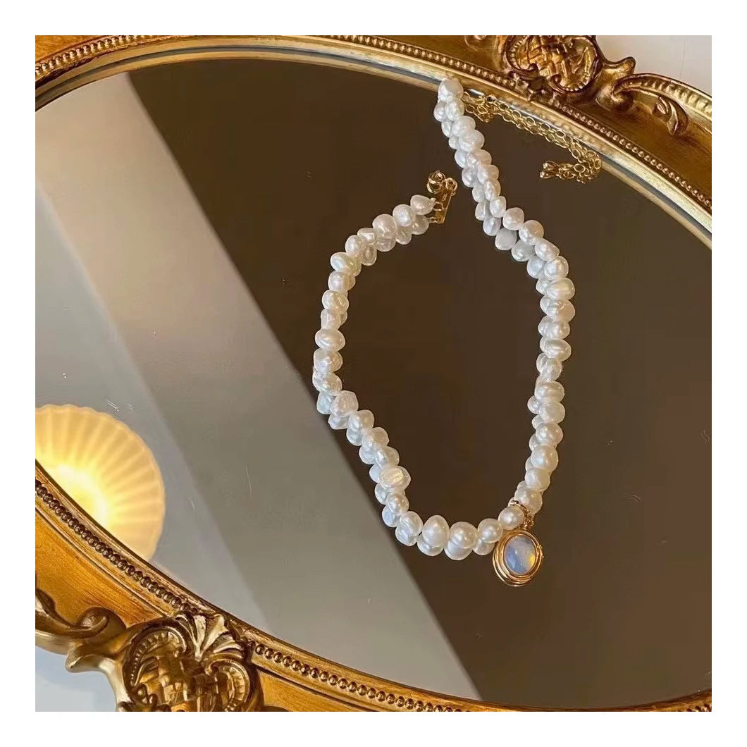 Fashion Woman's Gold-Plated Copper Pendant Necklace with Natural Baroque Pearl Choker Brass Chains Moonstone Irregularly Shaped