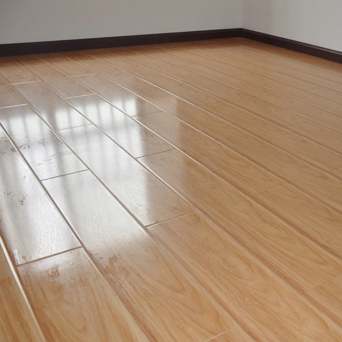 German Technology Waterproof Anti-Scratch Laminate Flooring 8mm/12mm Click System with Graphic Design Solutions for Indoor Use