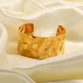 New Exaggerated Stainless Steel 18K Gold Plated Jewelry Gift Hammer Pattern Wide Bangles for Women
