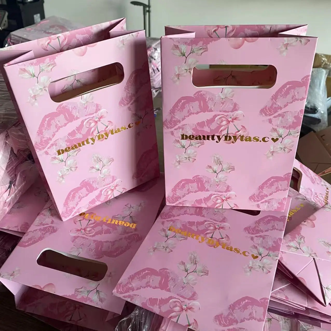 Free Sample Wholesale Custom Printed Logo Luxury Gift Paper Bag