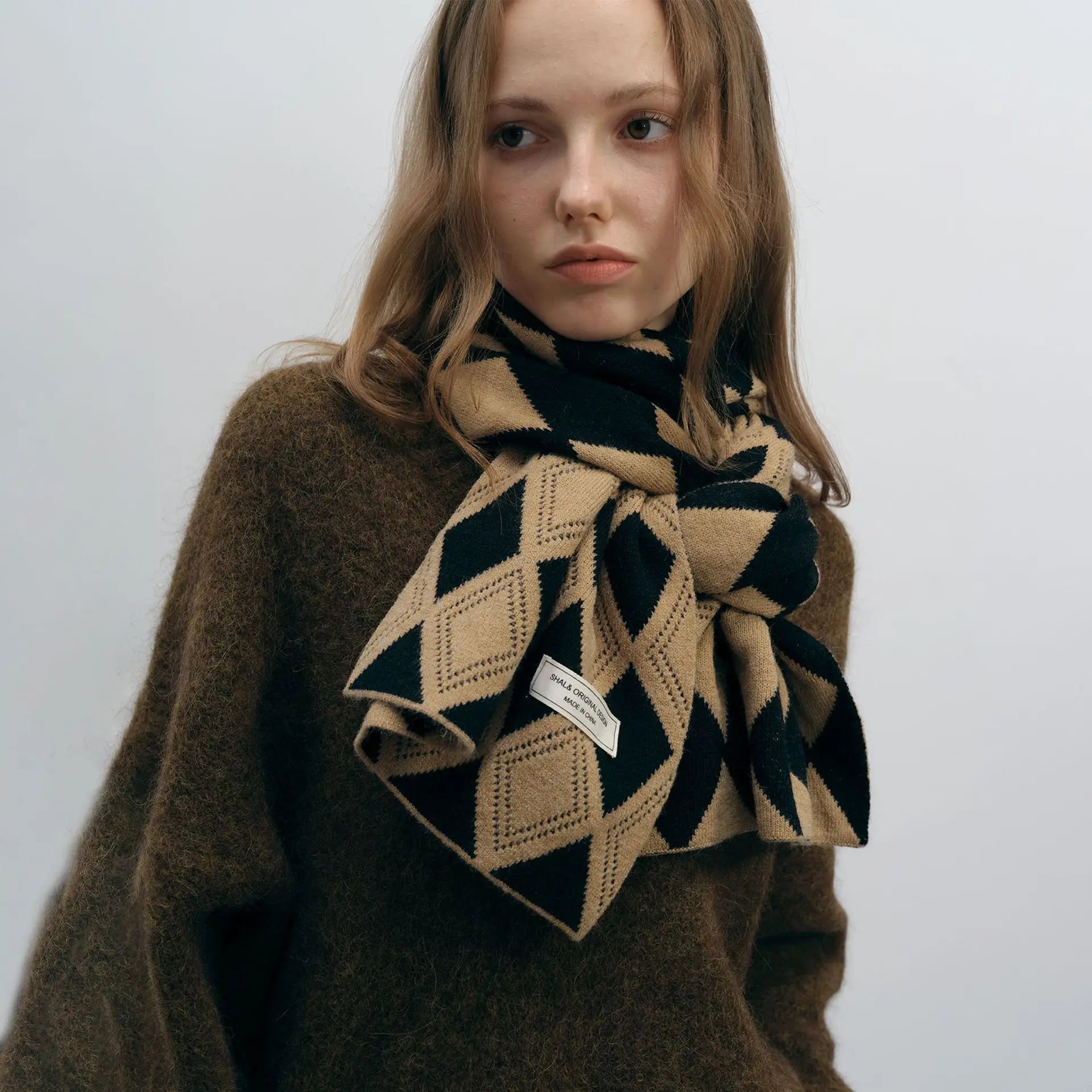 2026 Manufacturer Wholesale Custom Russian High End Winter Warm Color Block Diamond Jacquard Knitted Plaid Scarf for Women