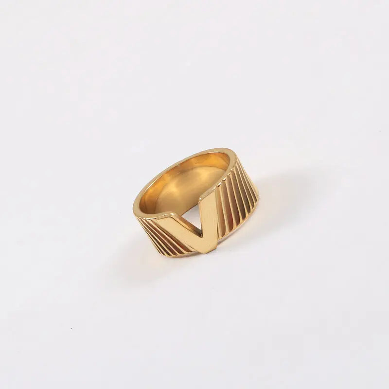 Fenny 18K Gold Plated Wholesale Dainty Vertical Texture Burst V-shaped Band Stainless Steel Finger Ring Trend for Women