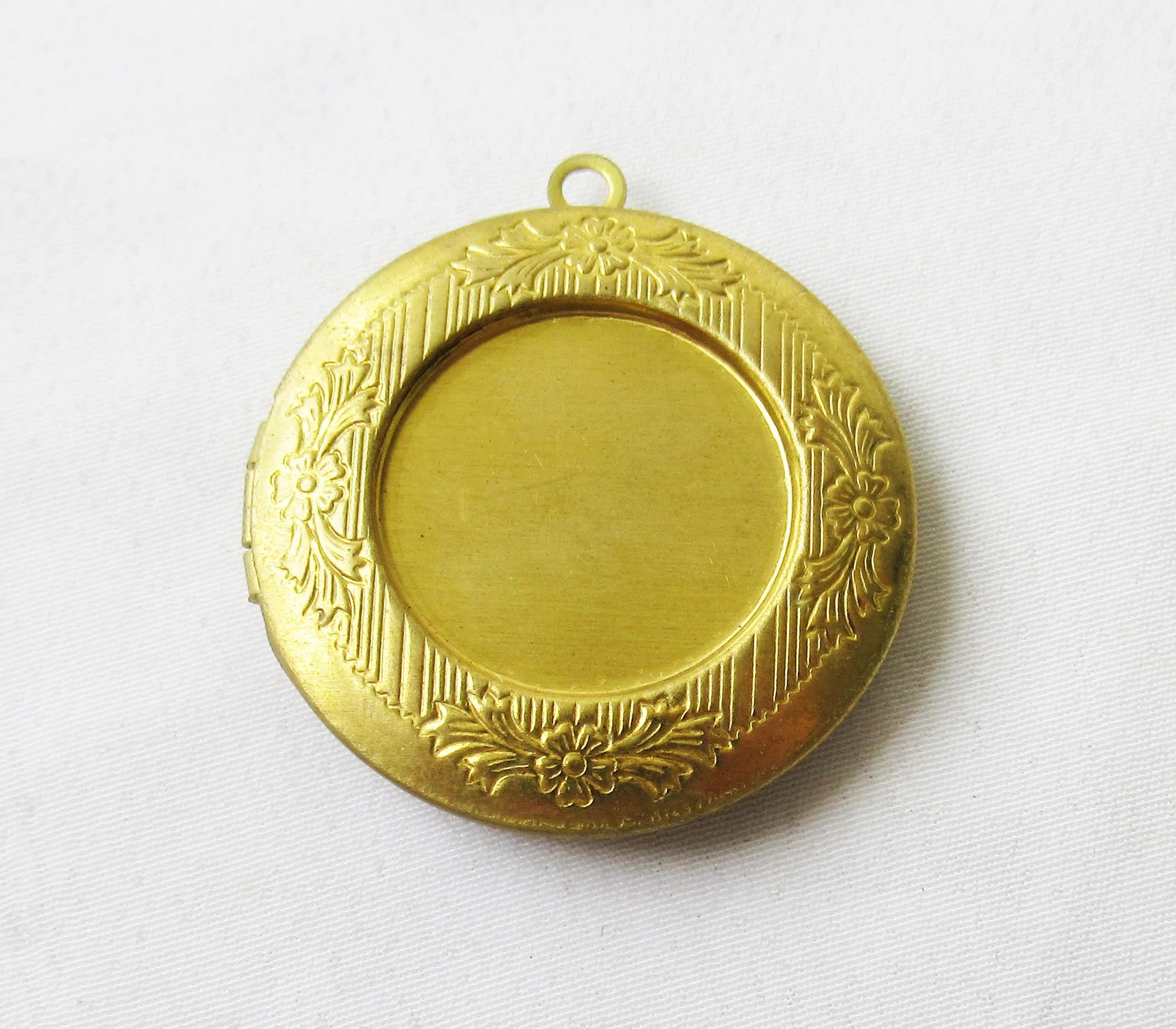 Cameo Base Setting Locket Pendant 32mm Raw Brass Necklace Pendant