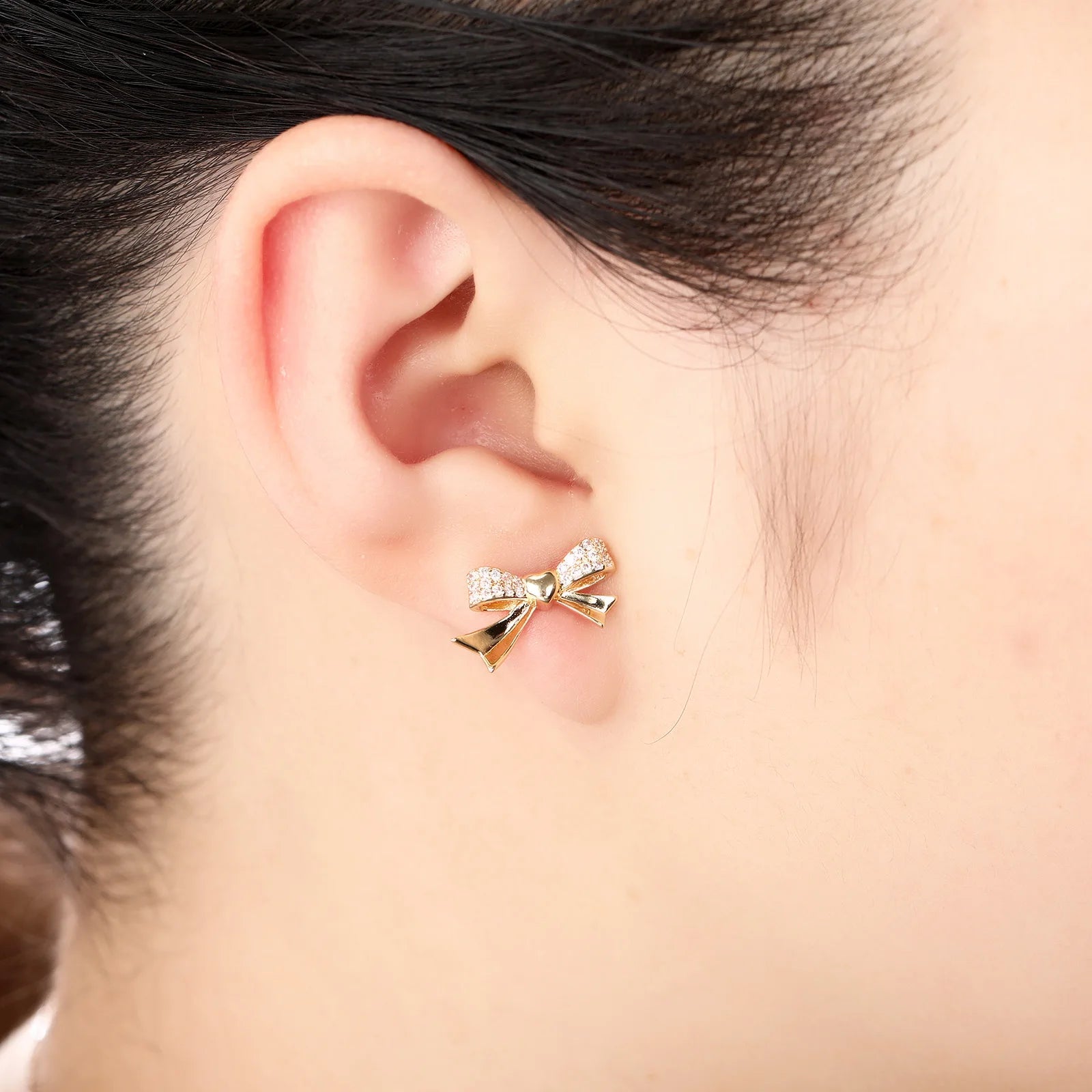 Korean Fashion Models' Cute Zirconia Bow Stud Earrings Gold-Plated Ladies' Alloy Diamond for Parties Factory Wholesale for Gifts