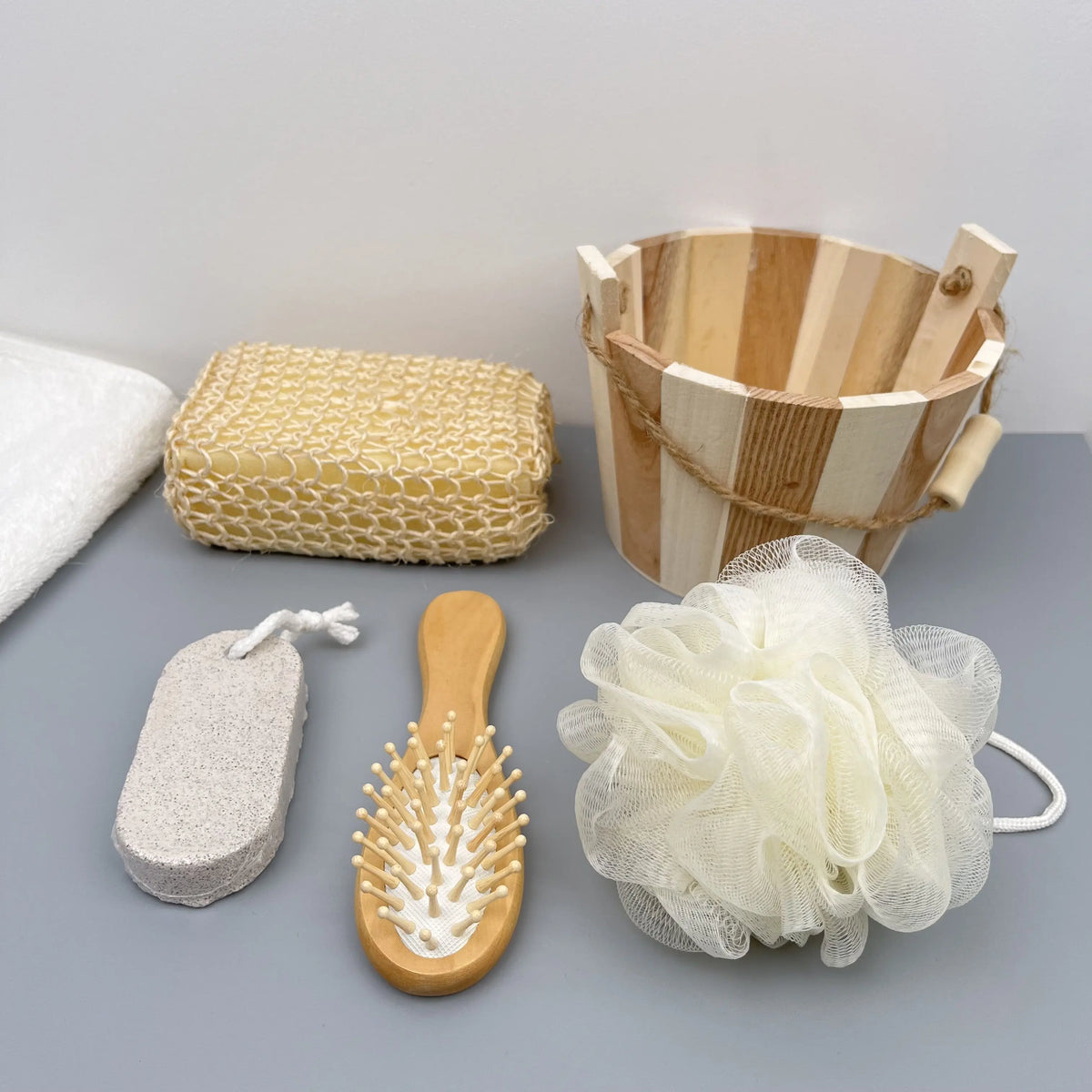 New Arrival Suppliers Wholesale Factory Shower Products 5PCS Sauna Wooden Bath Brush Gift Set SPA Set With Wooden Cask