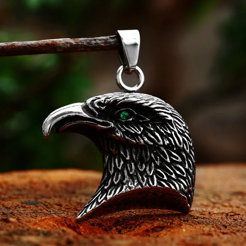 SS8-1202P 2023 New Arrival Stainless Steel Eagle Head Pendant for Men Green Eyes Punk Biker Gothic Animal Jewelry