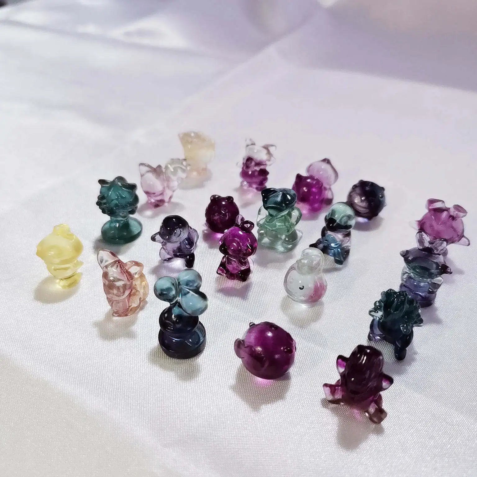 Chenyi Natural Crystal Mini Pokemon Carving Pikachu Bbs Chmder Evee Engraved Rainbow Fluorite UV Printed Eco-Friendly Crafts