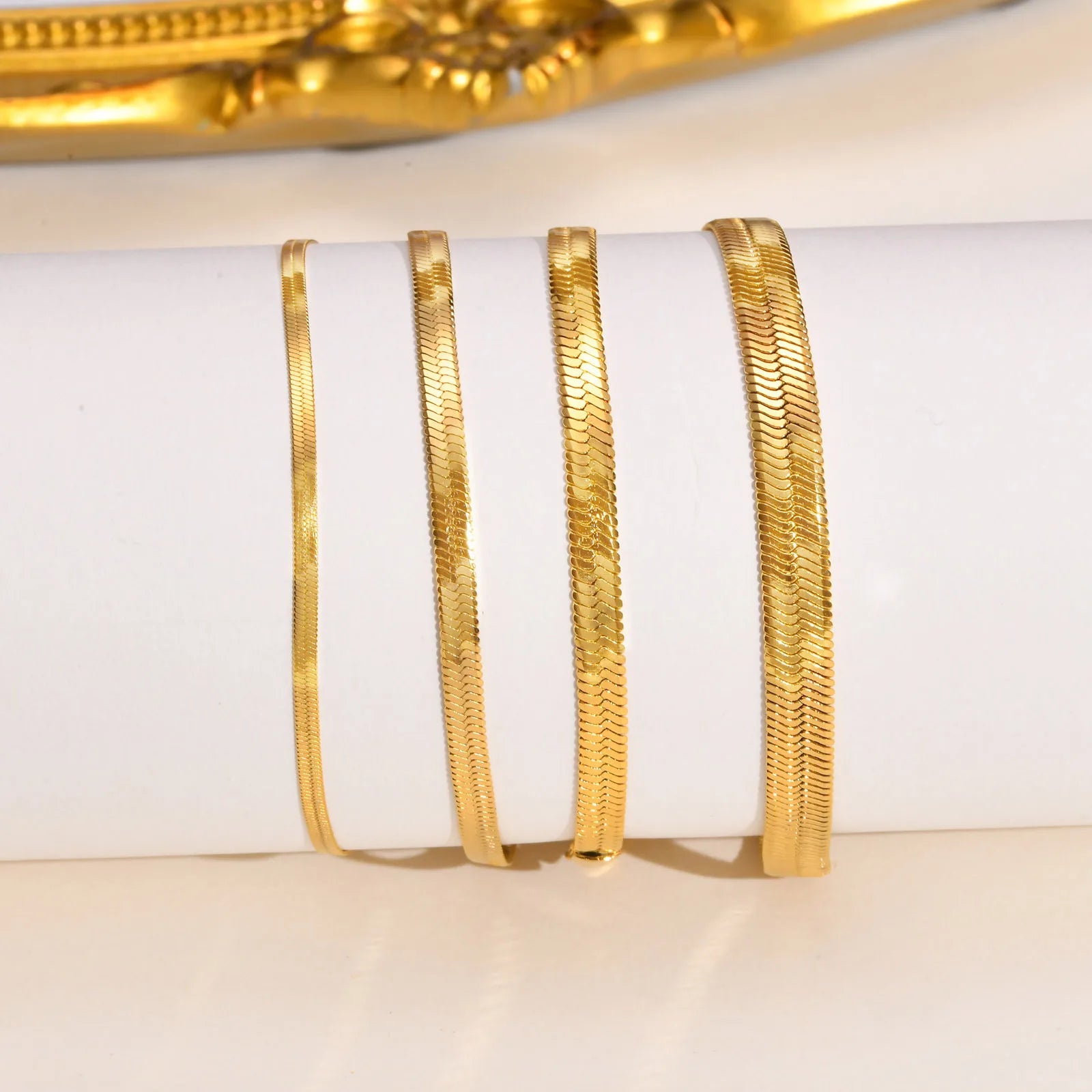 Hot Selling 2/3/4/6MM Snake Bone Bracelet Blade Thin Chain Gold Bracelet for Women and Man