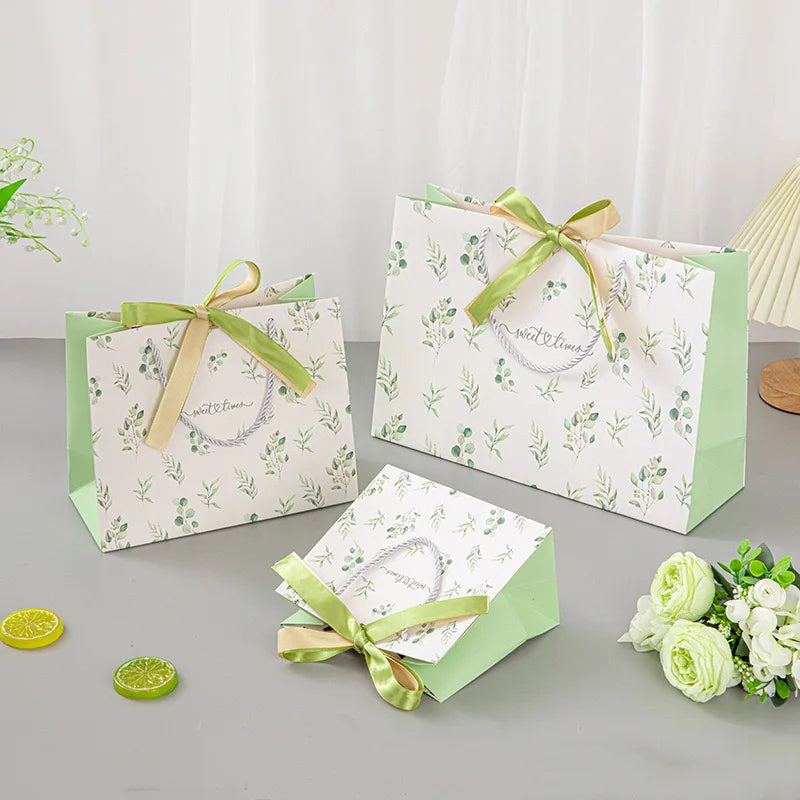 Refreshing Style Paper Gift Bags for Boutique Shopping Bags With Ribbon Bow