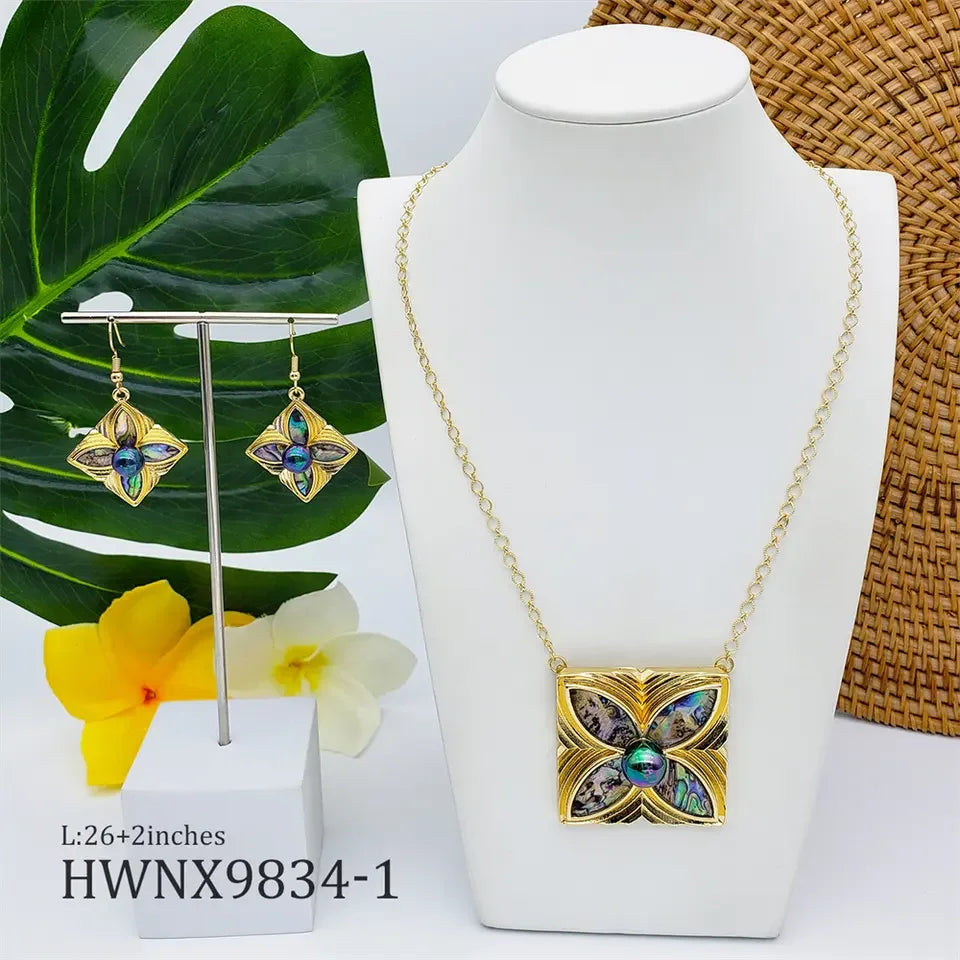 Wholesale Trendy Hawaiian Shell Jewelry Set Gold Plated Flower Shaped Pendant Necklace Earrings Set for Women Gift