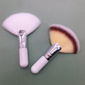 OEM Wholesale Large Fan Shape Powder Highlighting Makeup Brushes Short Handle Fluffy Face Fan Brushes