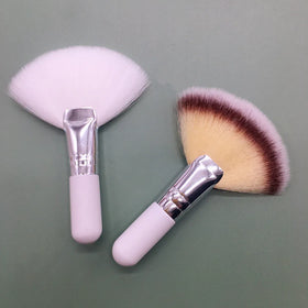 OEM Wholesale Large Fan Shape Powder Highlighting Makeup Brushes Short Handle Fluffy Face Fan Brushes