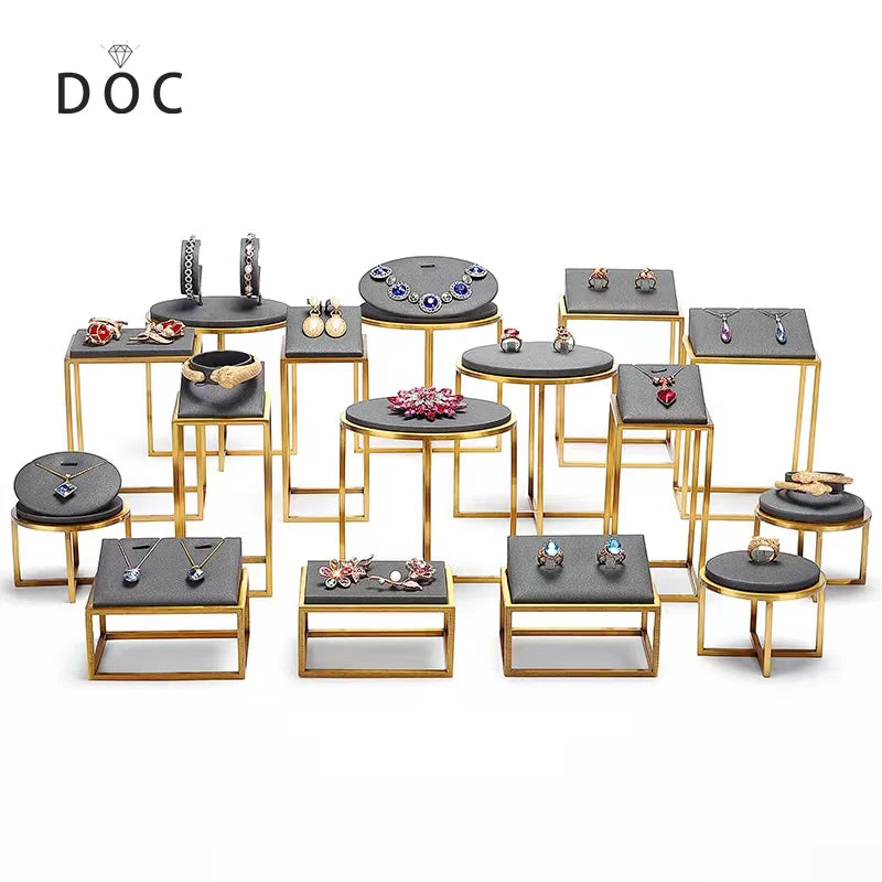 DOC Wholesale Jewelry Display Stand with Metal Luxury Design Jewelry Mannequin Jewelry Display Set