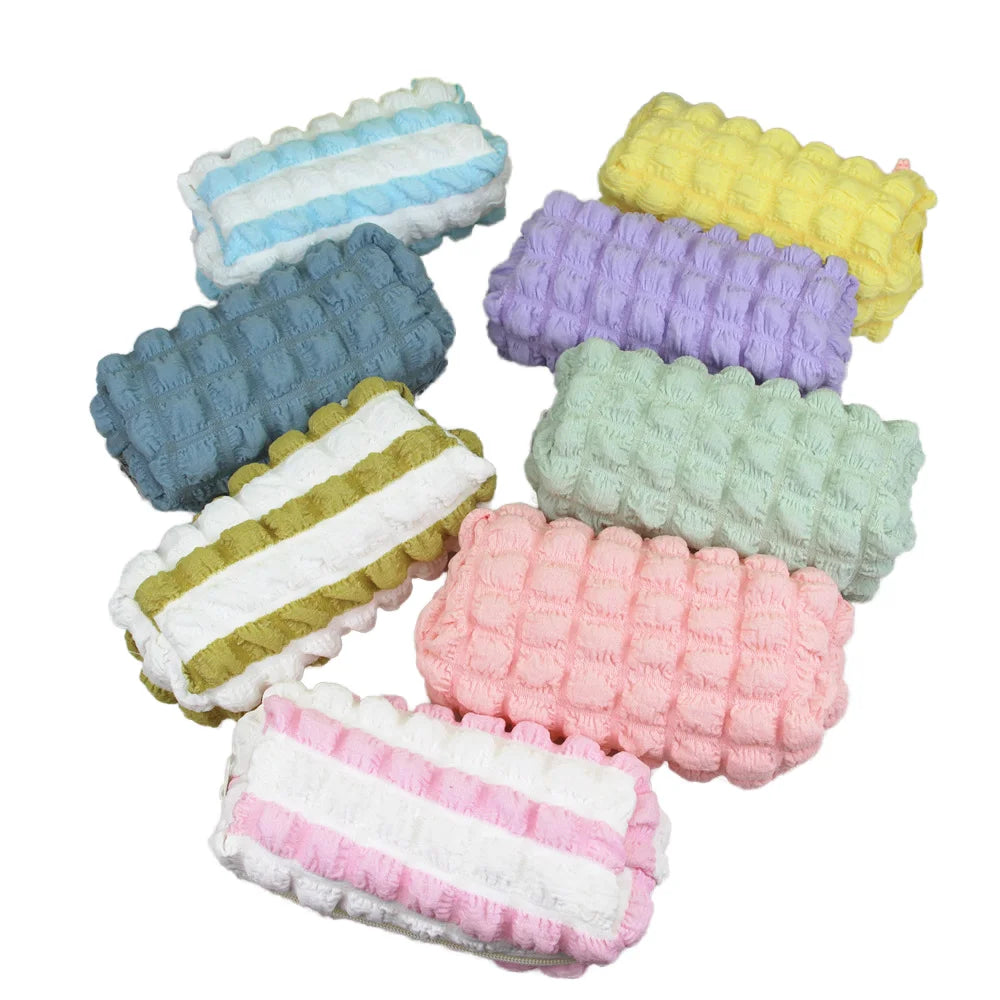 2024 Fashion Style Makeup Bag Quilted Fabric with Zipper Storage Puffs Popular Cosmetic Pouches