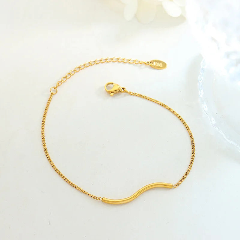 2023 New 18k Gold Simple Water Ripple Line Women's Bracelet S Curve Round Stick Twisted Line Bracelet Jewelry