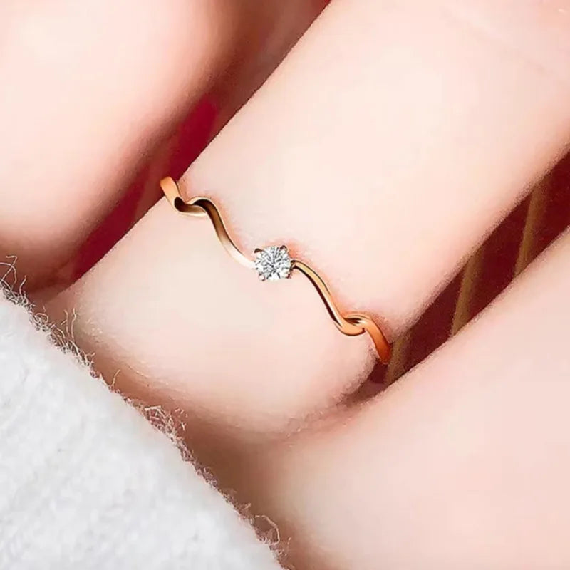 Delicate Minimalist Stainless Steel Wavy Zircon Engagement Ring Non Tarnish 18k Gold Plated Cubic Zirconia Thin Wave Ring Women