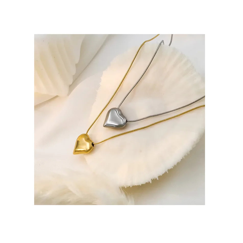 Shake Bone Chain Fashion Multi-dimensional Hollow Love Necklace Titanium Steel 18k Gold Plating Fashion Heart Shaped Necklace
