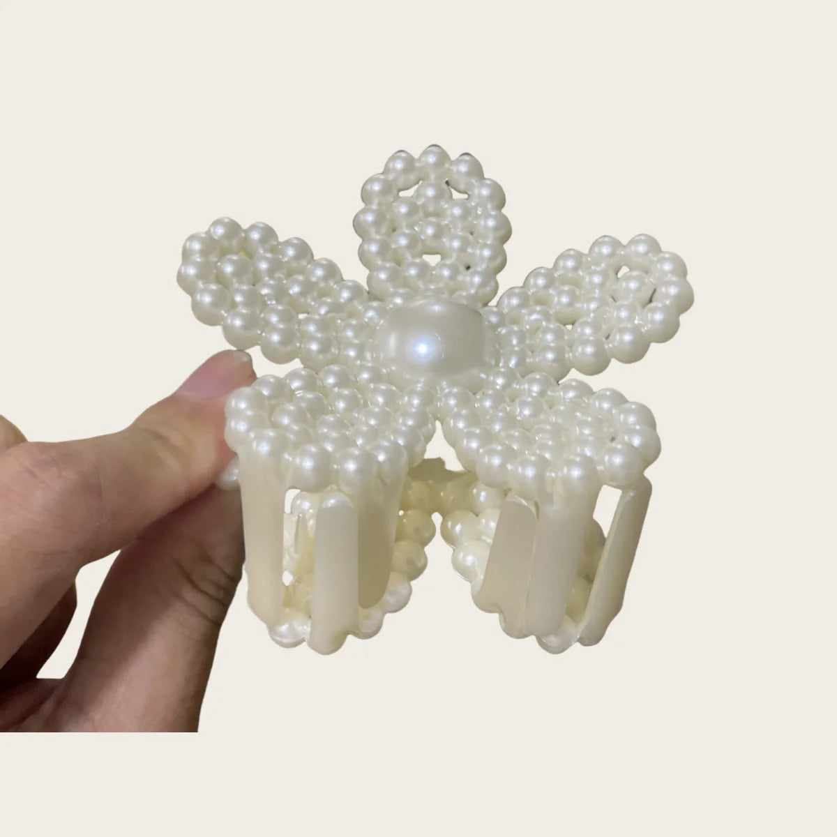 Women Different Shape Hair Claws White Flower Pearl Hair Claw Clip