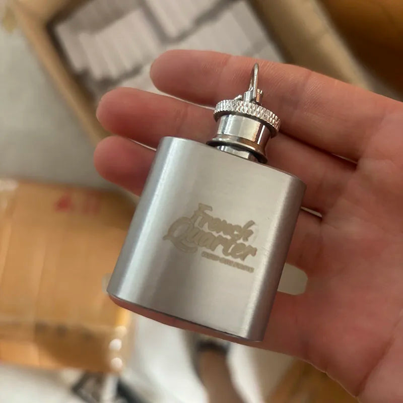 Custom Logo Small Flask 2oz Alcohol Whisky Wine Pot Pocket Portable Stainless Steel Mini 1oz 2oz Hip Flask With Keychain