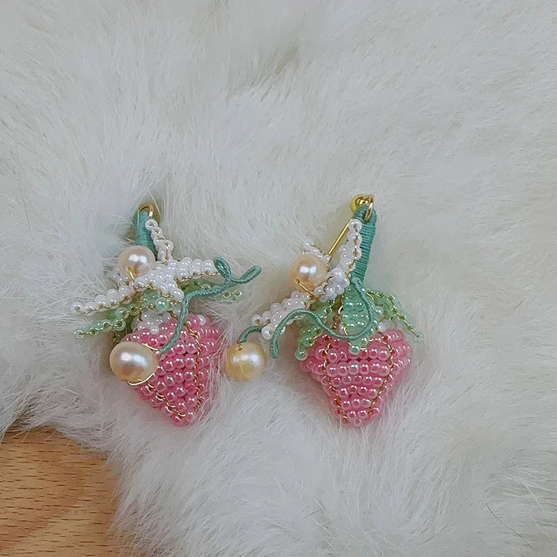 Luxury Design Hand Made Pink Glow Glass Beads Beads Fruit Strawberry Ornaments Natural Fresh Water Lyonia Ovalifolia Earrings