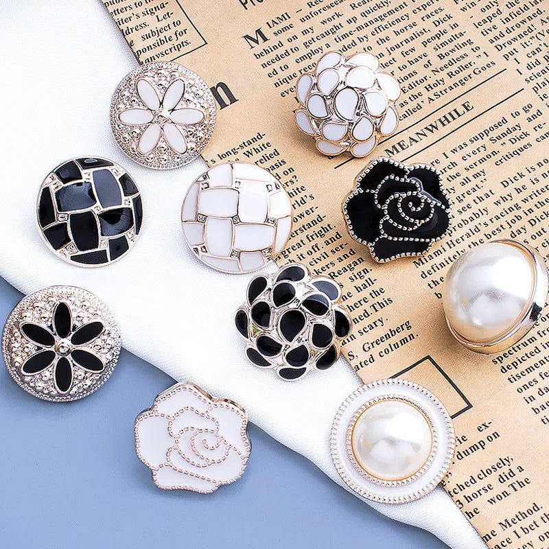 Luxury Wholesale Coat Buttons Black White Women's Outerwear Suits Sweater Buttons No Sew Button for Clothing