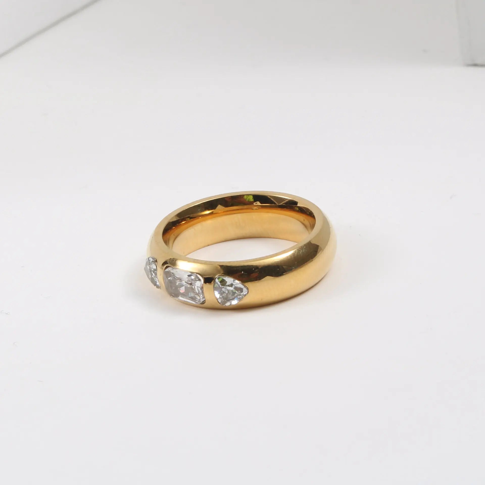 Fenny 18K Gold Plated Ready to Ship Non Tarnish Smooth Gift Irregular Three Zirconia Stainless Steel Ring for Women
