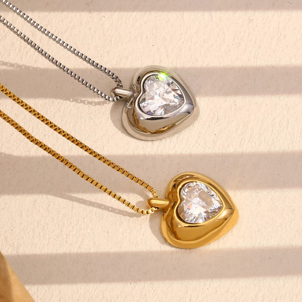 Creative French High-End 18K Gold Heart Pendant Necklace Niche Design Stainless Steel Plated Link Chain Zircon Box Chain Trendy