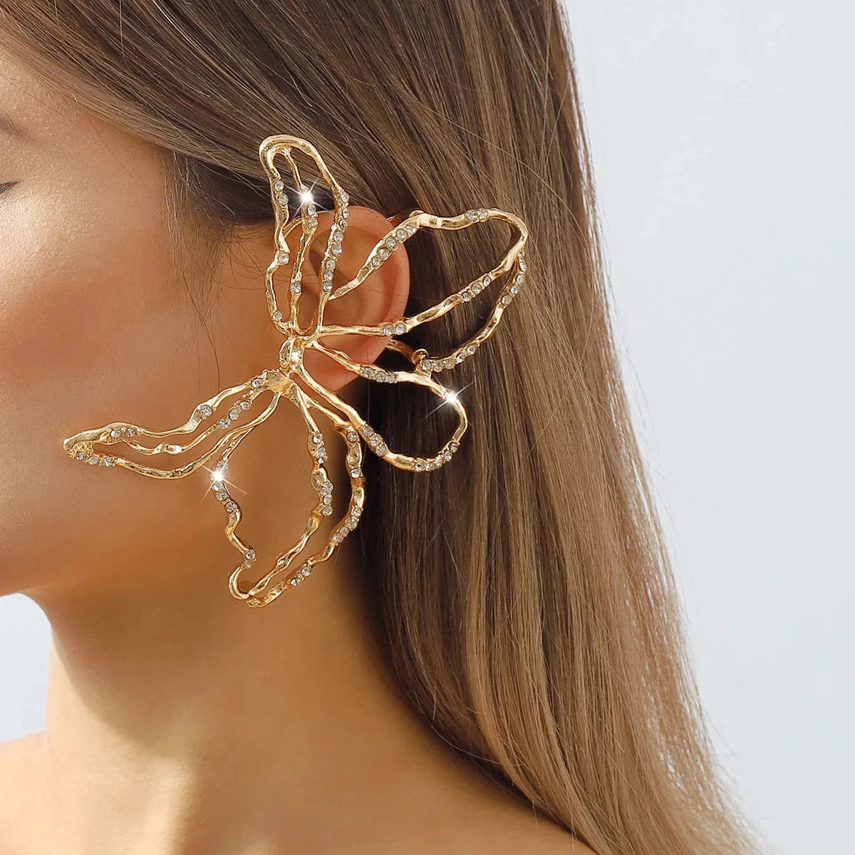 Kaimei Fashion Jewelry One Side Vintage Metal Flower Dangle Earrings for Women Party Butterfly Cuff Earrings Jewelry Accessories
