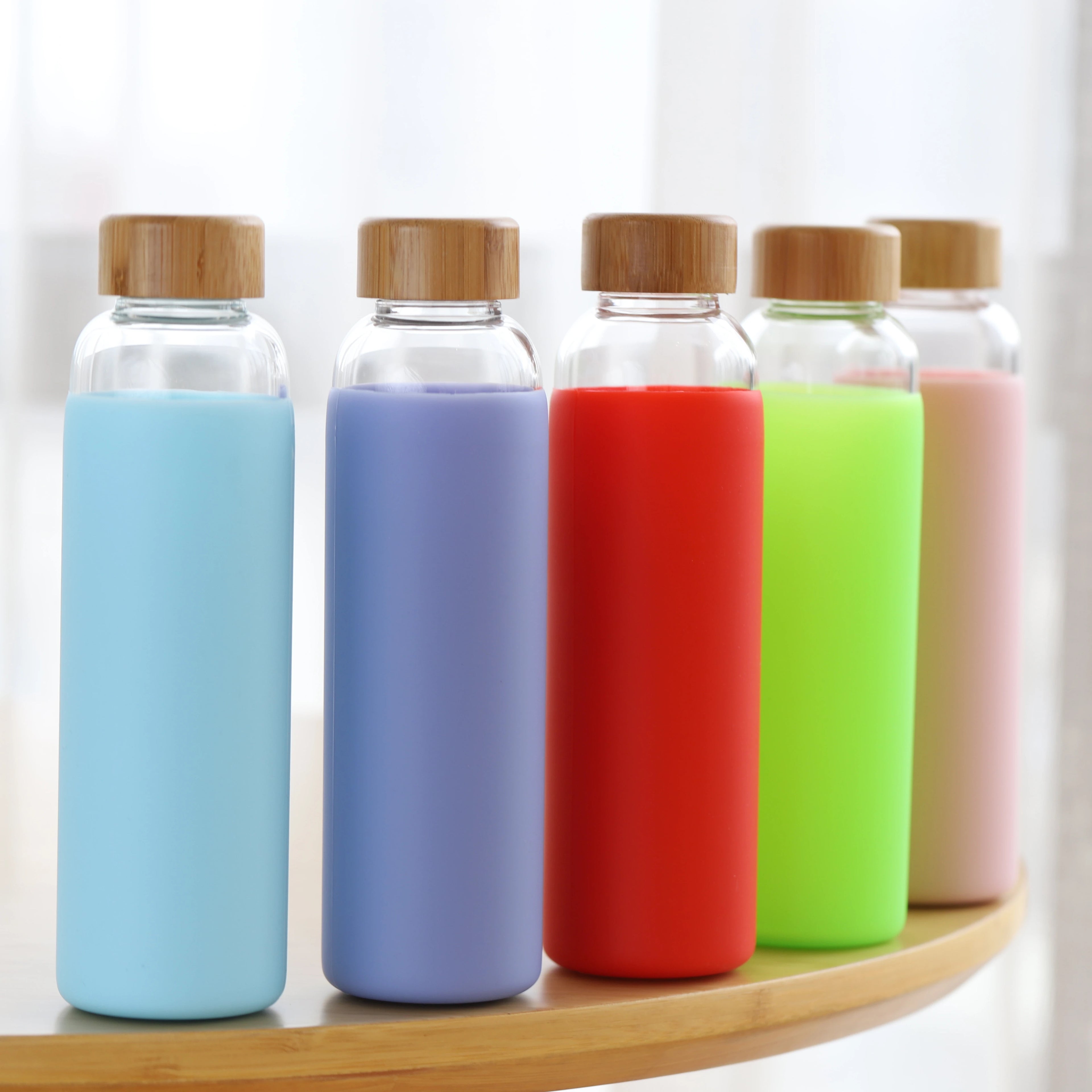 Wholesale Sport Borosilicate Drinking Glass Water Bottles with Screw Bamboo Lid and Protective Sleeve
