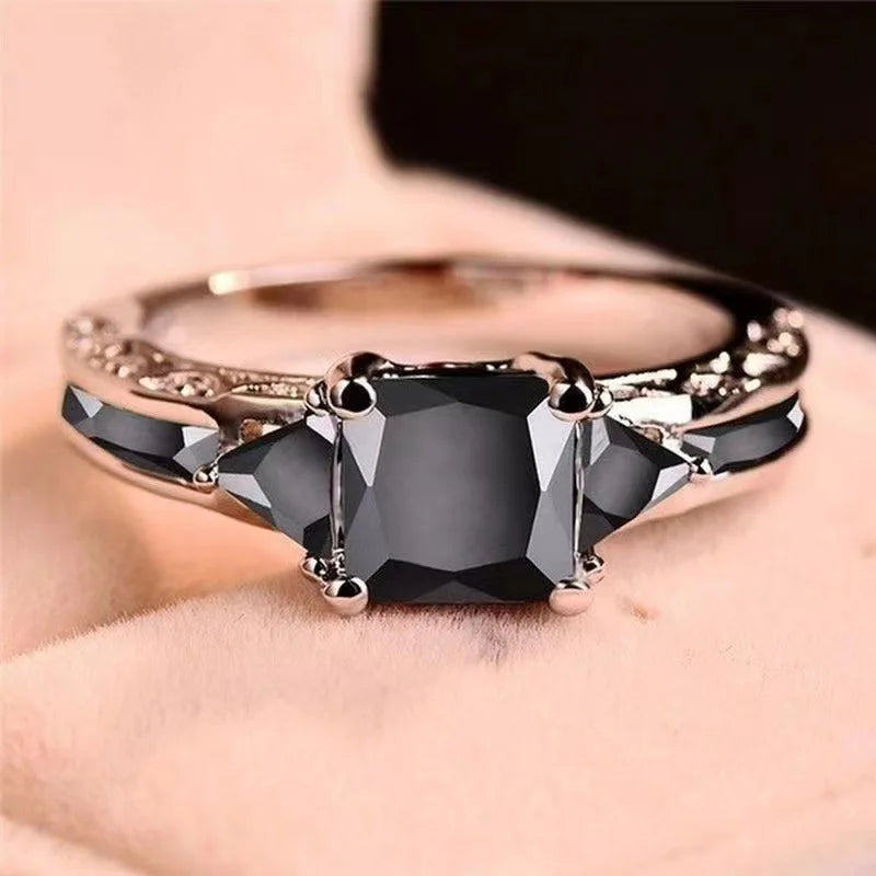 2023 New Arrival Fashion Hollow Black Square Zircon Rings Vintage Elegant Red and Black Gemstone Ring