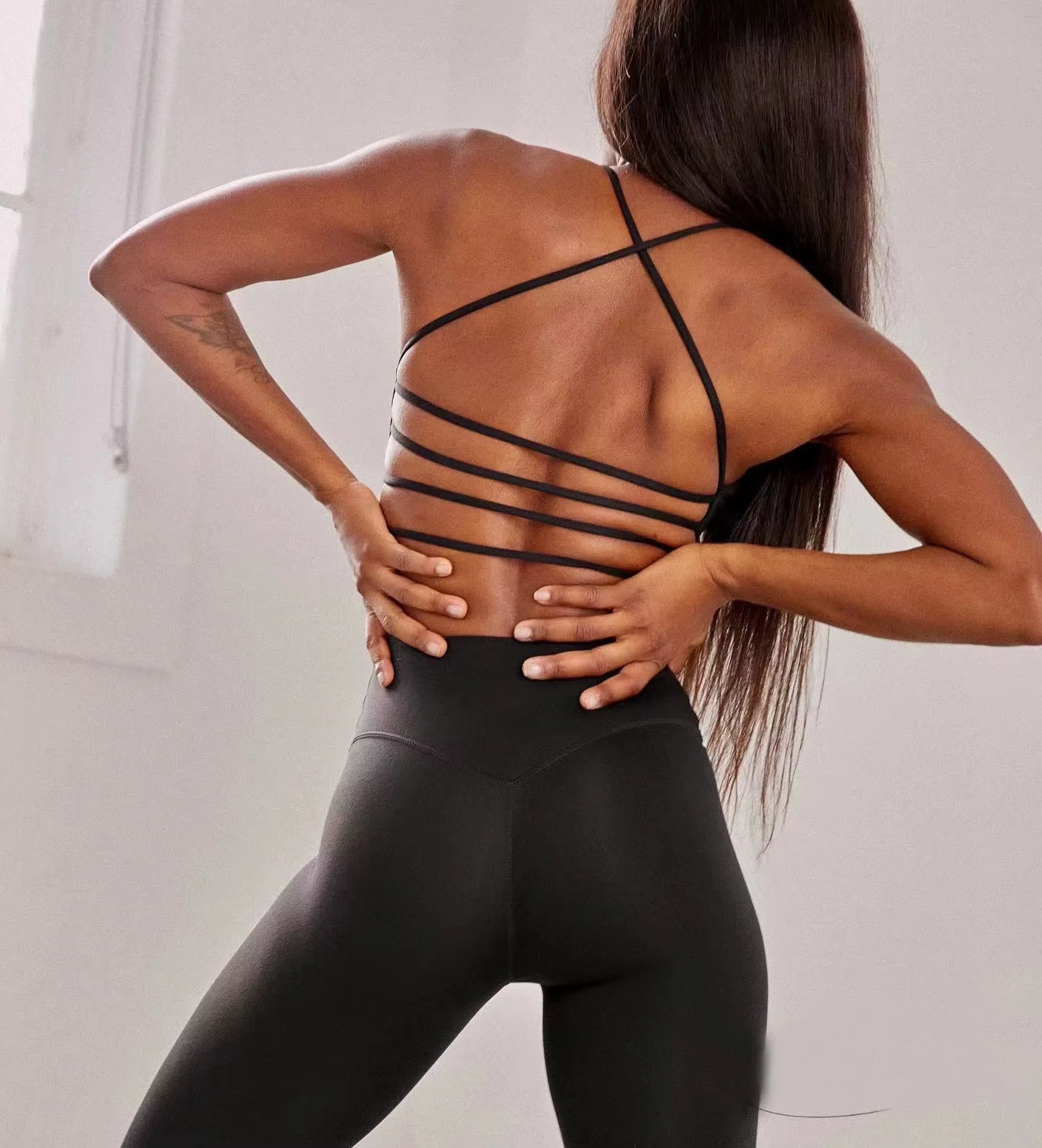 MAYYOUNG Custom Logo Active Stretchy Gym Fitness Bra Sexy Cross Back Workout Sports Bra with Medium Support Breathable Feature