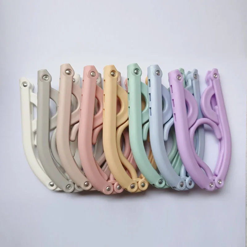 Portable Plastic Foldable Clothes Hanger for Travel