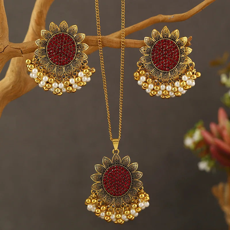 2024 Fashion Jewelry Special Exquisite Round Flower Necklace Earrings Pearl Set Wedding Set Antique Gold Bohemian Necklaces Set