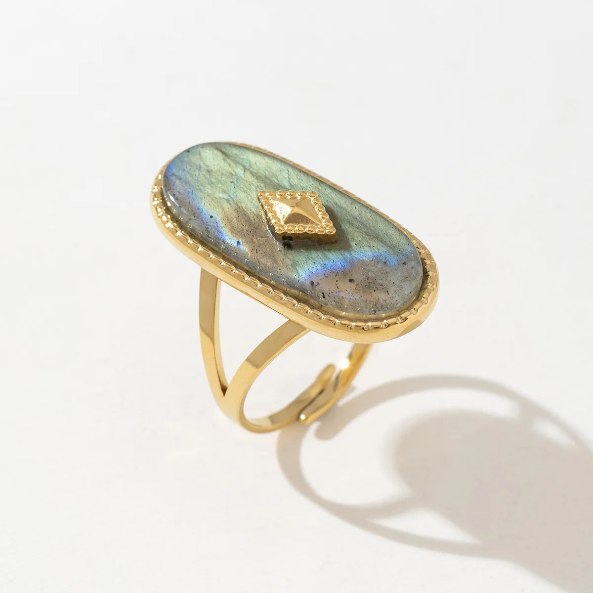 Wholesale Luxury 18K Gold Plated Stainless Steel Oval Natural Shell Vintage Ring