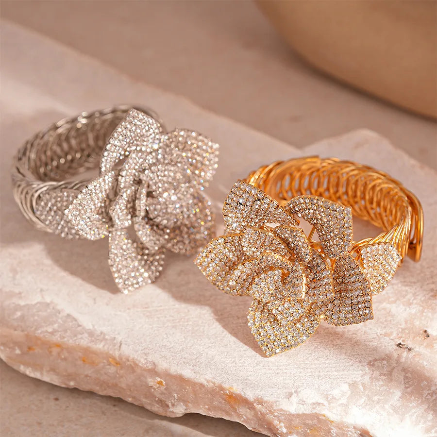 2025 New Arrival Women's  Diamond studded Metallic Flower Geometric Alloy Bracelet Big Luxury Rhinestone Big Flower Bracelets
