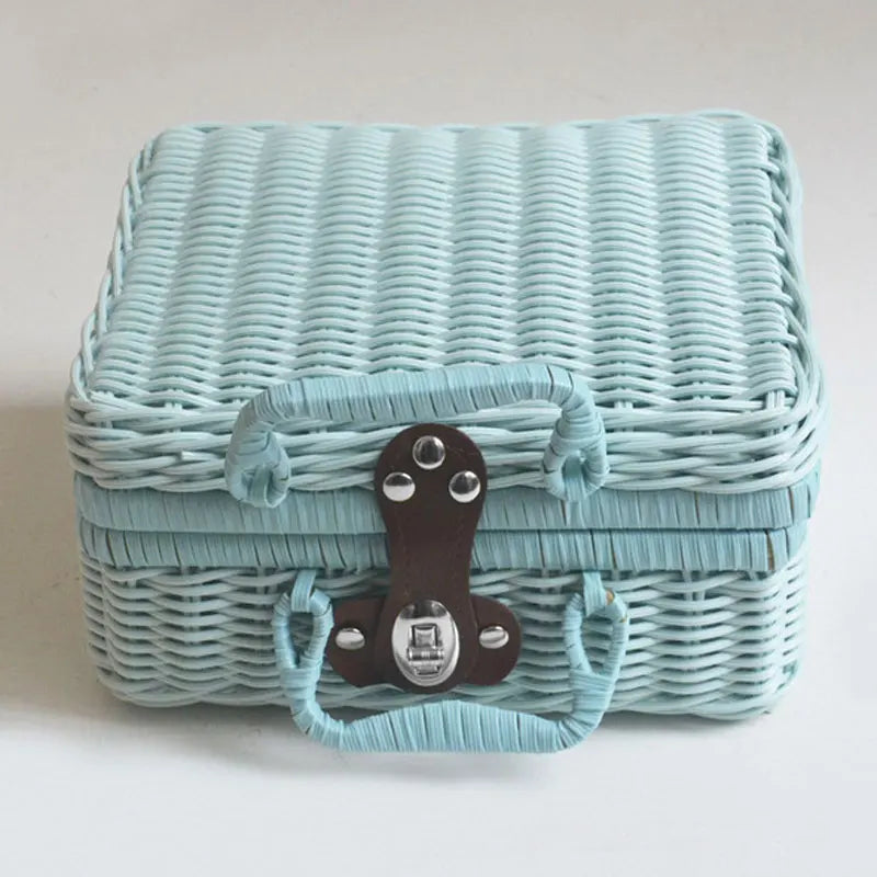 Factory Direct Customized Christmas Hamper Basket with Lid Handle Wicker Picnic Basket for Gift Packing UV Coating Printing