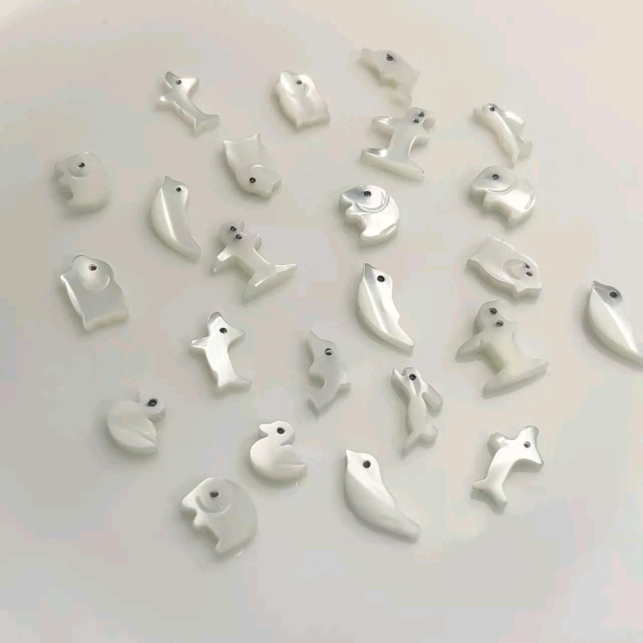 Natural Shell Small Animal Pendant Diy Handmade Bracelet Charm Elephant Rabbit Dolphin for Earrings Charms for Necklace Making