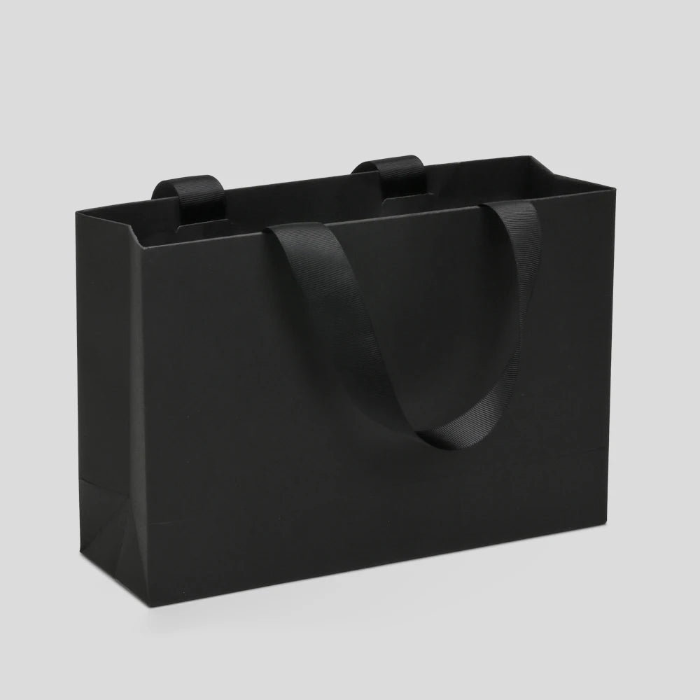 Wholesale Christmas Art Paper Shopping Bags Black Reusable Gift Bags with Digital Printing Classic Style for Small Businesses