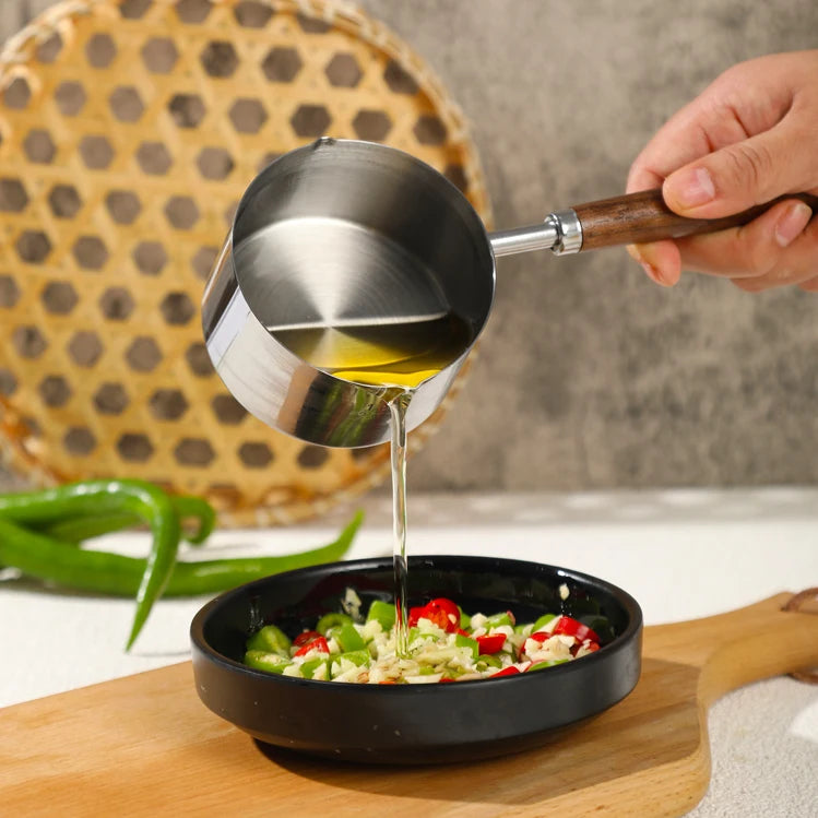New Hot Selling 125ML / 250ML Measuring Cups Kitchen Baking Measure Tools Stainless Steel Boiling Oil Cups with Wood Handle