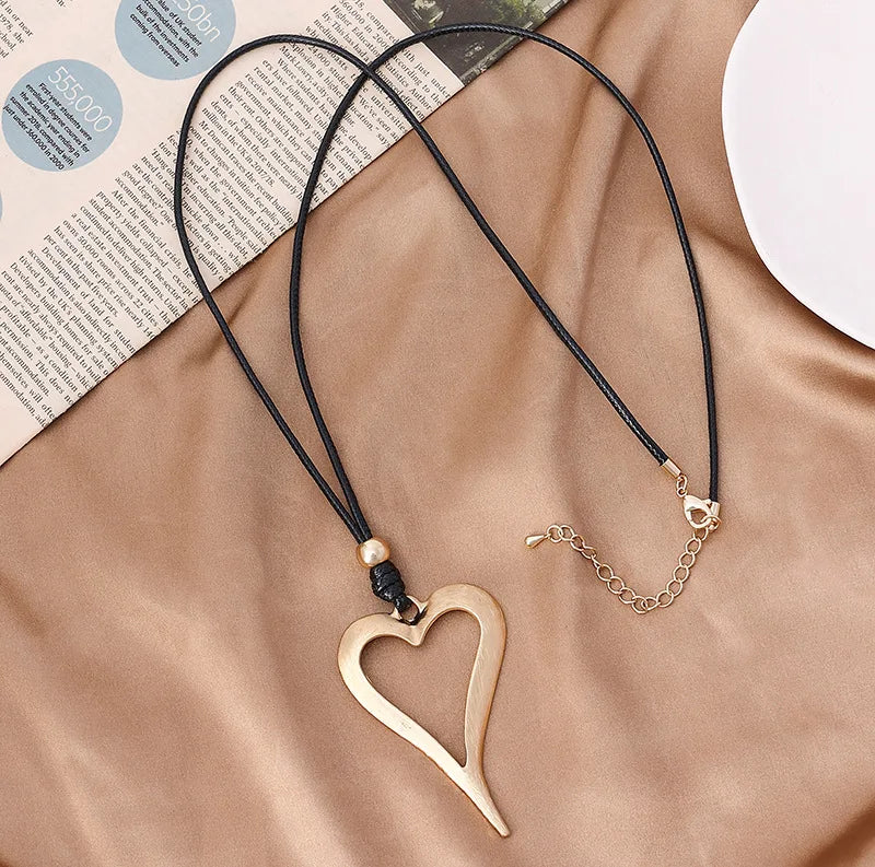 TongLing Necklace Women's Hollow Heart Pendant Necklace Vintage Exquisite Clothing Matching Leather Necklace