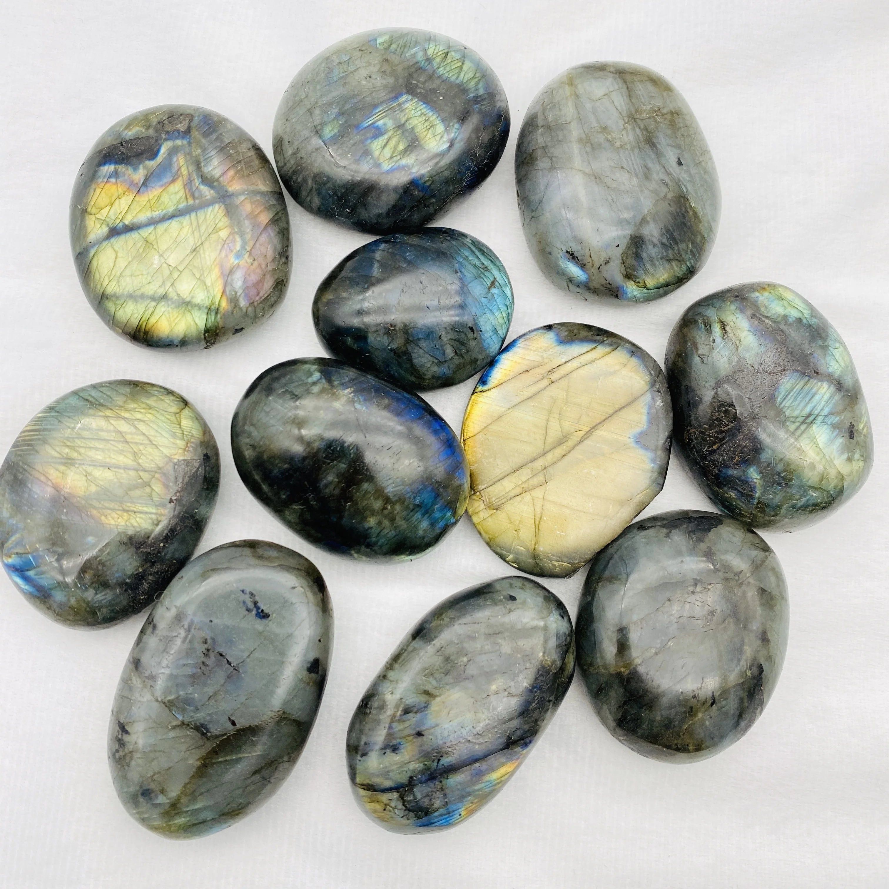 Wholesale Natural Crystal Pebble Flashy Labradorite Palm Stone