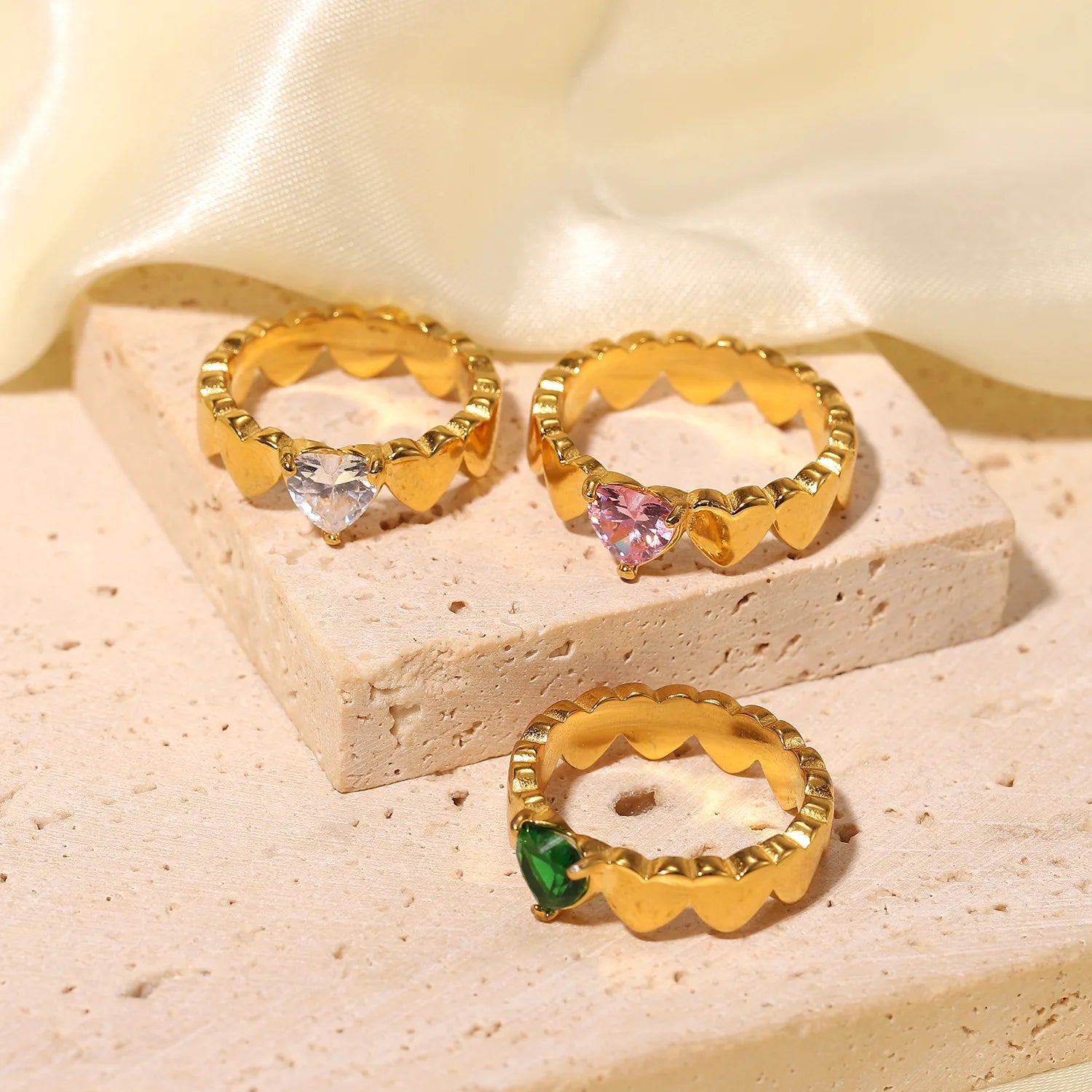 Trendy Cubic Zircon Crystal Rings 18k Gold Plated Non Tarnish Stainless Steel Heart Shaped Zircon Ring