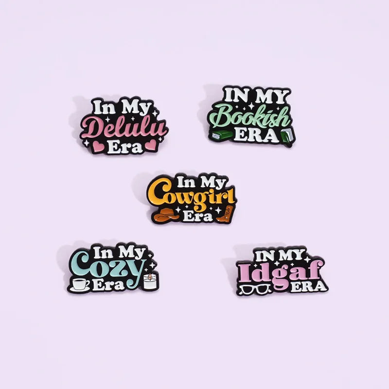 Metal Letter Delulu Era Bookish Cowgirl Cozy Idgaf Era  Pin Badge Wholesale Bulk Women Cute Letter Soft Enamel Lapel Pins